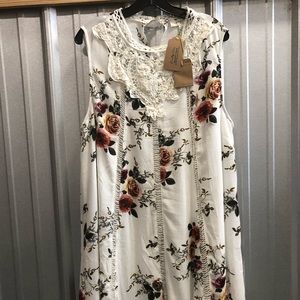 Floral print sleeveless dress with lace